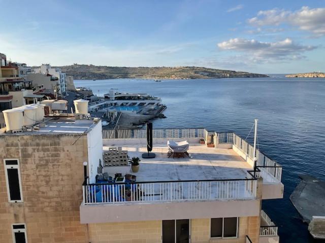 Апартаменти The Sea Across The Road Penthouse 5 Сент-Полс-Бей Екстер'єр фото
